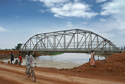 photo of steel through truss bridge